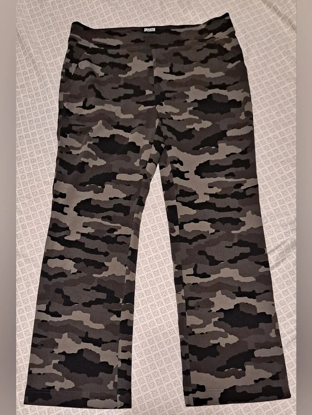 Duluth Camo Flare Leggings in Black & Gray XL X 31